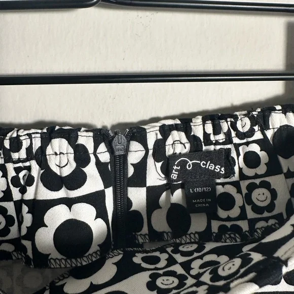 Art Class Black and White Floral Patterned Skirt - Picture 4 of 4